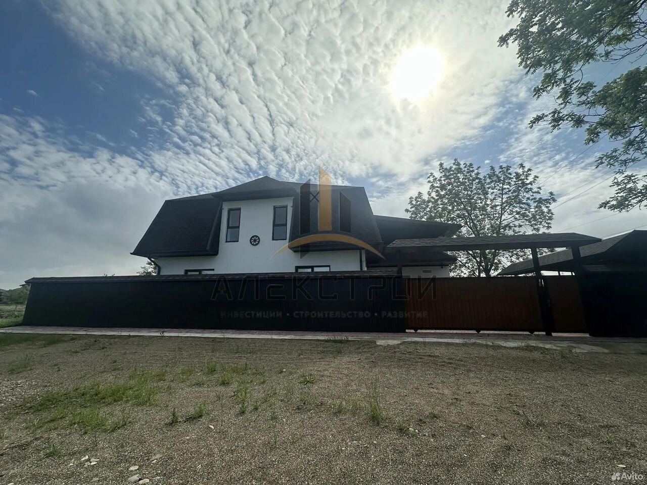 Дом 248 м² на участке 4 сот.